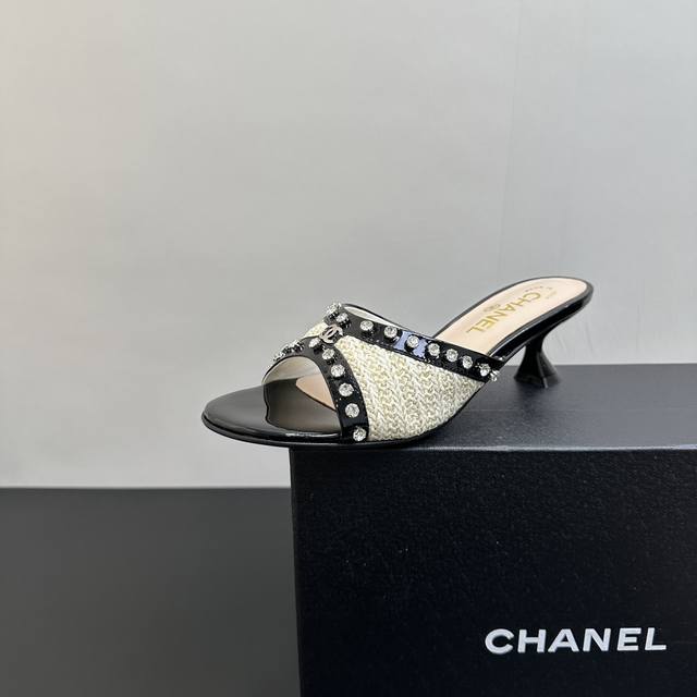 Chanel香奈儿香奶奶新款编织水钻低跟拖鞋 一秒入夏重工极品西欧系列Chael 小香 Bling Bling超闪一字拖 今年Chnel 必入的一款编织拖鞋 小