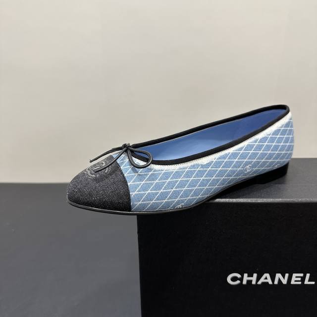 Chanel香奈儿小香风芭蕾舞鞋平底蝴蝶结拼接单鞋 专柜以8500购入！！！原厂正品牛仔做旧，全层真皮大底，市面上对版货品 官方目录： 码数：35~39 34.
