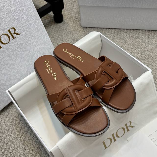 Dior 迪奥 25Ss 春夏新款 Ivieta Dway 果冻色平底一字拖鞋 Cd字母Logo立体圆头露趾拖鞋 原版开发市面顶级版本，脚感柔软细腻，舒适度极高