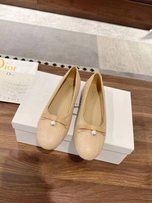春季女单鞋 粗玛丽珍芭蕾舞鞋 1：1原版开发 材质：鞋面进口牛皮，丝绸牛皮内里+意大利真皮大底+原版开模五金扣 Size:34-41