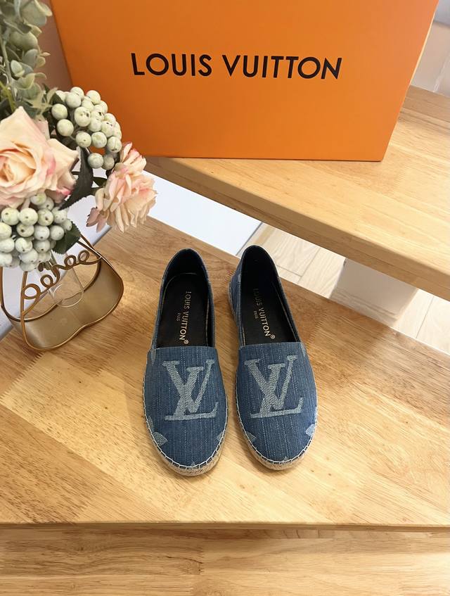 女款 男款200 品牌:Louis Vuitton 品名:Louis Vuitton 男女士商务休闲鞋 1Acw2E 颜色:花色 产地:意大利 适用人群:Men