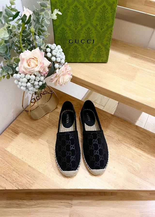品牌:Gucci 品名:Gucci 渔夫鞋 颜色:花色 产地:It 适用人群:Men 鞋面：特殊绒 码数：36-41