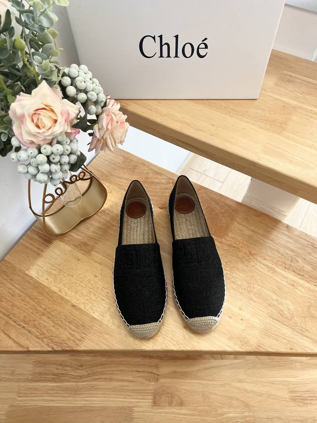 布面 Chloe 蔻依 顶级代购货，最高版本，渔夫鞋 专柜 早春 新款 Chloe帆布字母渔夫鞋系列， 爆款单鞋，上脚很美。 购入正品原版Build。 正品级顶