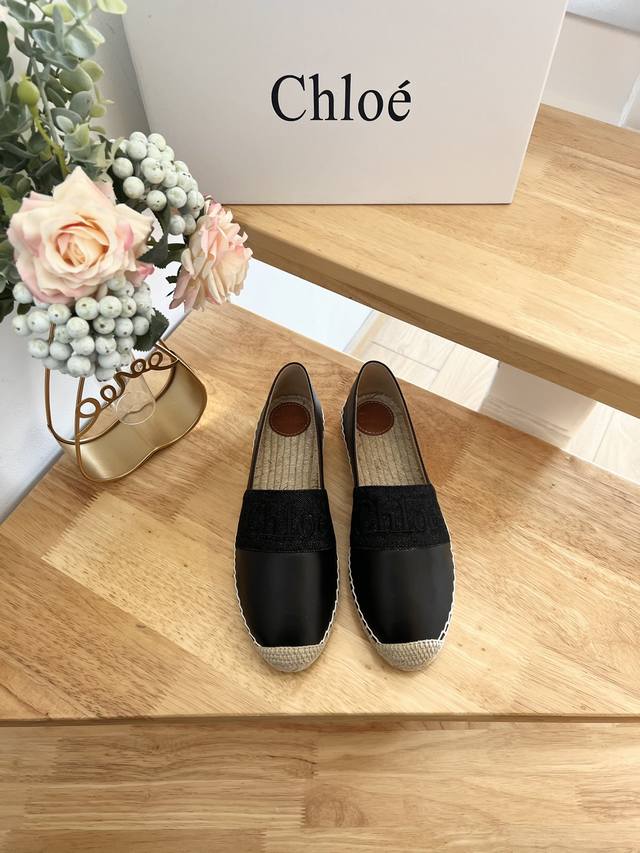 皮面 Chloe 蔻依 顶级代购货，最高版本，渔夫鞋 专柜 早春 新款 Chloe皮面字母渔夫鞋系列， 爆款单鞋，上脚很美。 购入正品原版Build。 正品级顶