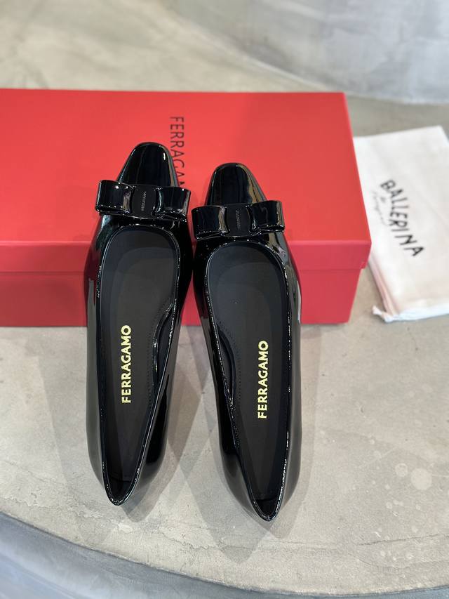 工厂P价 Sf Salvatore Ferraga*O 菲拉*慕新款Vara漆皮蝴蝶结小方头单鞋！新楦头的Vara更时尚，看一眼就能爱上的小方头女人味十足，配上