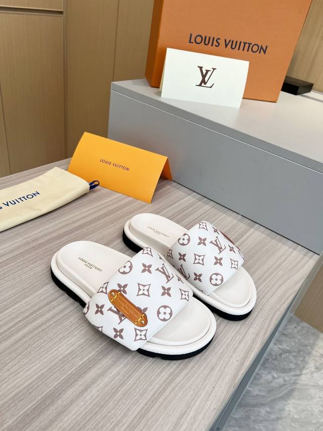 工厂P价 Louis Vuitton 路易威登 春夏最新爆款魔术贴系列 情侣款厚底拖鞋 代购级别稀品上新 T 鞋面：Lv进口5D打印花布，牛皮内里 大底：原版开