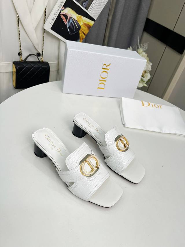 Dior春夏新款 鳄鱼纹 羊皮内里+双层扣 跟高4.5Cm 码数35-42 橡胶底