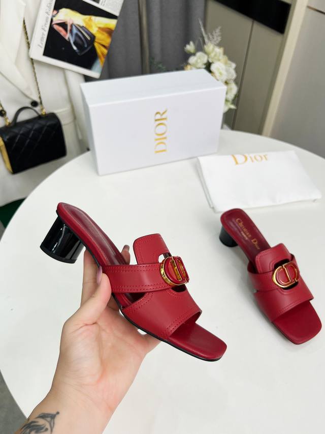 Dior春夏新款 牛皮面 羊皮内里+双层扣 跟高4.5Cm 码数35-42 橡胶底