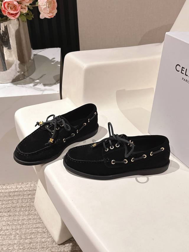 Celine｜思琳春夏最新款Racer系列不费力的老钱风乐福鞋 超多明星时尚博主种草 鞋型设计经典永不过时 酷帅又百搭无论舒适穿搭 还是日常出街它都能完美适配，