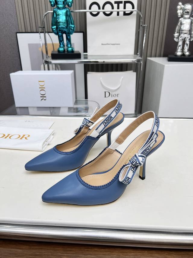 橡胶底 真皮底 迪奥 Dior 刺绣高跟鞋 刺绣图案 字母Logo织带凉鞋款 春夏最新提花刺绣图案凉鞋款. 原版购入. 特订材料. 一比一零差距复刻！ 材质：原