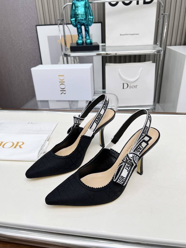橡胶底 真皮底 迪奥 Dior 刺绣高跟鞋 刺绣图案 字母Logo织带凉鞋款 春夏最新提花刺绣图案凉鞋款. 原版购入. 特订材料. 一比一零差距复 材质：原版订