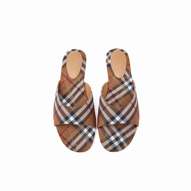 18612一63 Burberry巴宝莉新款平底拖鞋，35-43码，44.45订做不退换，橡胶底 ，烫钻款 ，皮底订做不退换P40