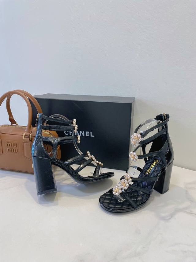 靴凉鞋 ，凉鞋P360 Chanel 香奈儿 25C 夏日工艺鞋，特制艺术品太美啦 整体造型松弛又时髦，轻松拿捏街头时尚感。 鞋面：牛皮 内里：羊皮 大底：意大