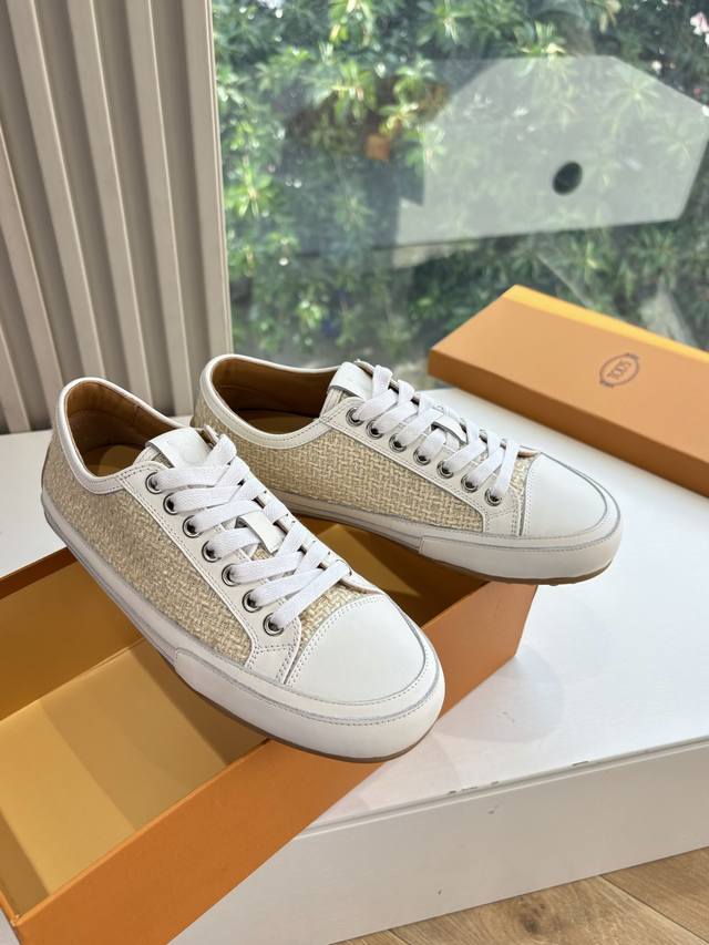 扣子20G069肖战代言新鲜出炉Tod's 发布2025春夏广告大片土豆丝 真皮休闲运动鞋 优雅与舒适的完美邂逅 匠心工艺，真皮品质 精选顶级柔软头层牛皮拼接意