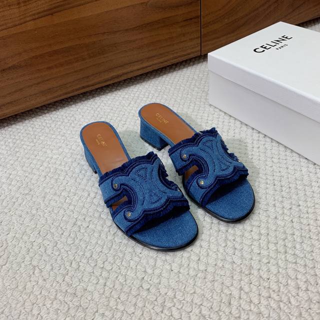 Celi*E凯旋门中跟拖鞋。优雅而不过时 鞋型的设计非常显脚瘦。无论是搭配牛仔裤还是半裙 完全Hold得住。 材质：鞋面采用原版定制材料，羊皮内里及垫脚。真皮大