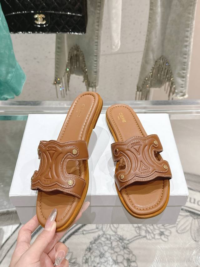 赛琳新品 凯旋门懒人拖鞋 顶级品质 跑量款 认准咱家品质与做工 Go 材质： 面料进口原版牛皮材质 内里均为羊皮 原版双层真皮组合大底 码数:35-39 [40