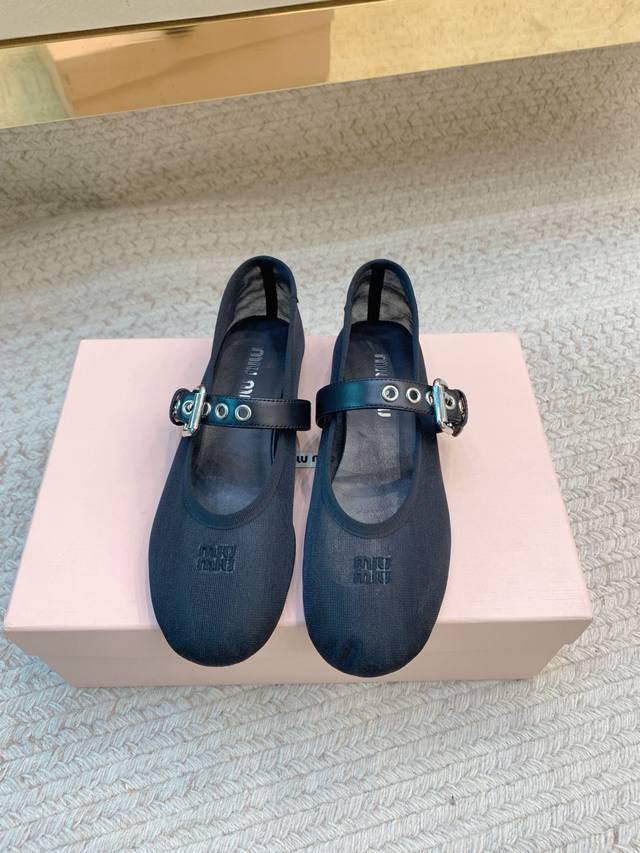 Miu Mi*Ss25春夏新款网纱芭蕾舞鞋 原版套楦 顶级品质 材质 鞋面：进口定制纱网 垫脚：进口羊皮里 大底：原版真皮注射大底 码数：35-39 40定做不