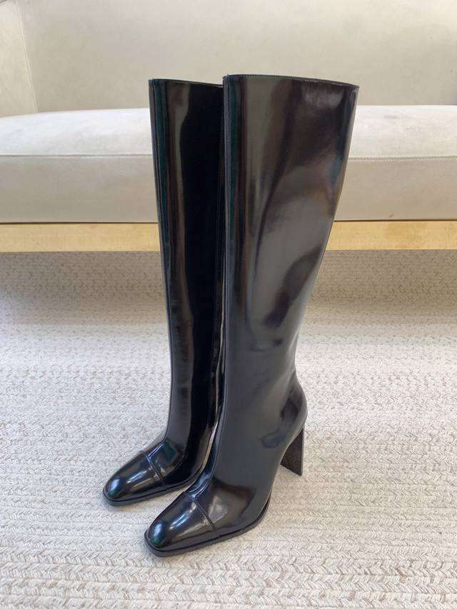 Sain* Lauren*Ss25新款细跟小圆头漆皮长靴 原版套楦 顶级品质 材质 鞋面：进口牛漆皮 垫脚：进口羊皮里 大底：真皮大底 跟高：10Cm 码数：3