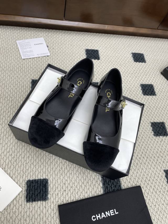 Chanel25Ss夏季新款一字带平底单鞋 玛丽珍鞋 专柜品质 每年必入的经典款之一！设计 更加彰显和品味～所有材质都根据原版定制！购入正品开发。万能百搭神器，