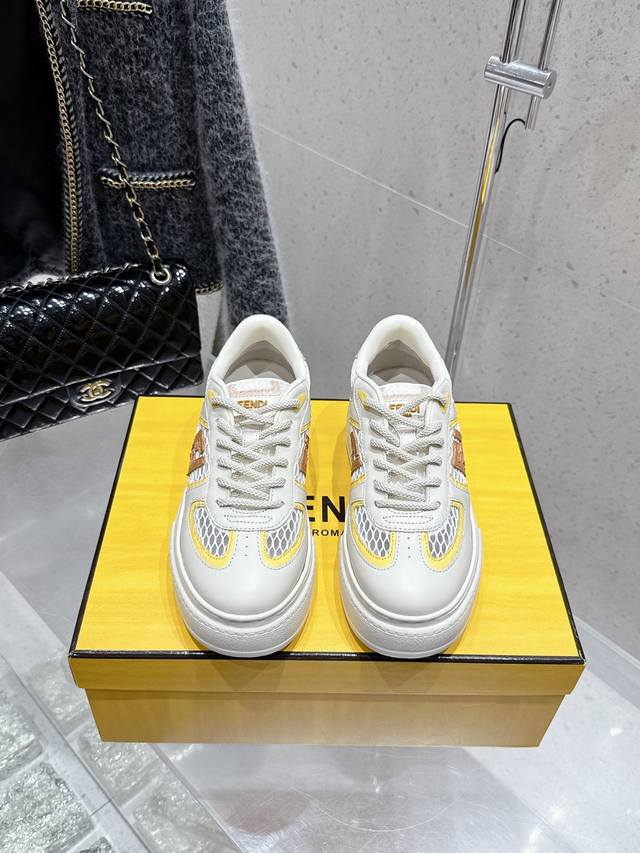 顶级版本 Fendi 芬迪新款厚底运动休闲鞋 拼接复古设计透气网面搭配顶级牛皮 透气舒适绝对适合夏天的你 5公分增高大底瞬间秒变大长腿 原版发泡大底 Size：