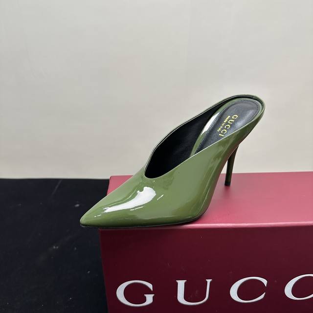 Gucci 古奇古驰万年经典款时尚糖果色彩色高跟细跟拖鞋半拖 原版开发，欢迎 超好穿的百搭系列！ 鞋面采用进口牛漆皮 内里踮脚进口羊皮 意大利进口真皮鞋底 码数
