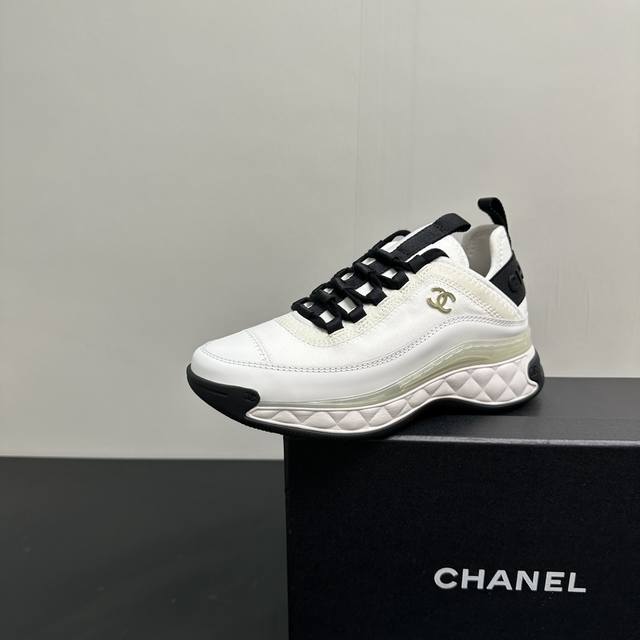 2025火爆朋友圈Chanel香奈儿七彩休闲鞋运动鞋当下拥有一双运动鞋是每位小仙女的必备神器，它能随意搭配你们的衣橱 材质：原版定制进口牛皮丝绸牛皮反绒针织物.