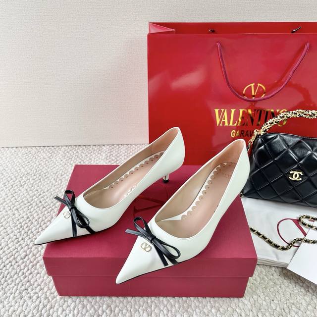 单鞋 凉鞋 代购版 Valentino华伦天奴 25年新款 Vt尖头蝴蝶结高跟鞋 跟高:4Cm 8Cm Size 35-39订做40.41.42不退不换