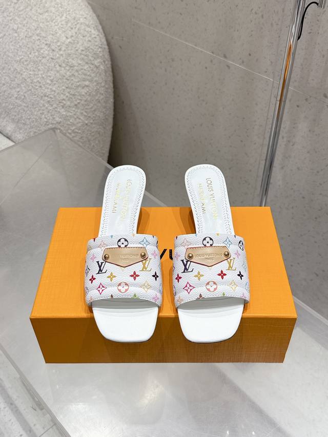 顶级版本 Louis Vuitton 25 Ss 路易威登最新款 独家私模樱桃跟 本款莉莉凉拖出自路易威登×村上隆系列，Lv X Tm 9Am平底拖拥有瞩目线条
