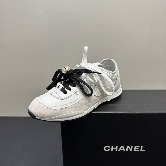 Chanel小香香奈儿熊猫鞋 运动鞋 小香C家 25P早春新款德训鞋 棒球鞋 最近真的火出圈啦 一上脚就被惊艳到了 舒适度简直绝了 非常秀气 美貌与舒适并存 还