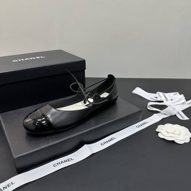 Chanel 香奈儿小香2025P 早春米兰走秀款超火蝴蝶结绑带玛丽珍鞋 平跟平底单鞋 小香C家超级性感的一双平底小单鞋 单穿配个小袜子都非常出彩 本年度最美玛