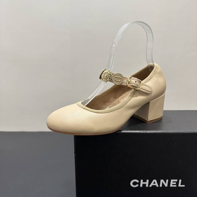 Chanel 香奈儿小香风2025香奈儿玛丽珍中跟单鞋，春秋季香家必备爆款，女神系列，拥有香家特色优雅名媛气质，超级耐看，让人无法抗拒，心动Ing 鞋面羊皮或原