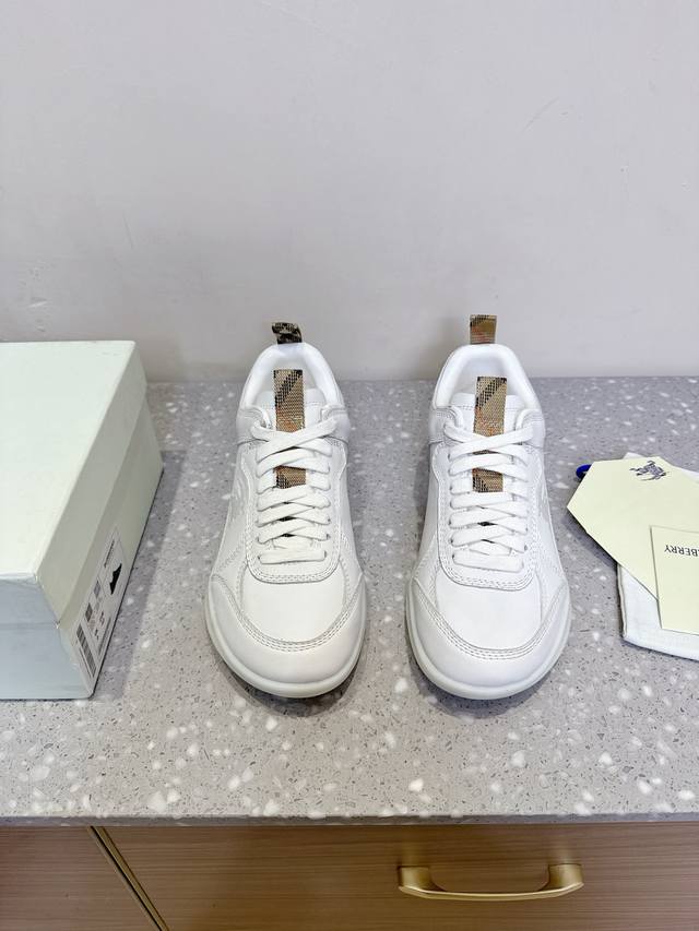 限男款 Burberry 巴宝莉 25Ss春夏新款 运动鞋 简约又超好看的 Box 鞋！ 意大利精制运动鞋，选用光滑小牛皮面料打造 点缀马术骑士徽标 Ekd 压