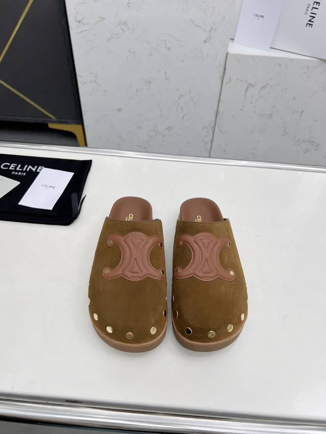 Celine25Ss铆钉勃肯拖鞋｜一脚踩进法式慵懒 松弛感天花板 经典Triomphe凯旋门Logo 高丝光牛反绒面｜混种羊皮里｜厚底反水台｜原版轻质发泡橡胶真