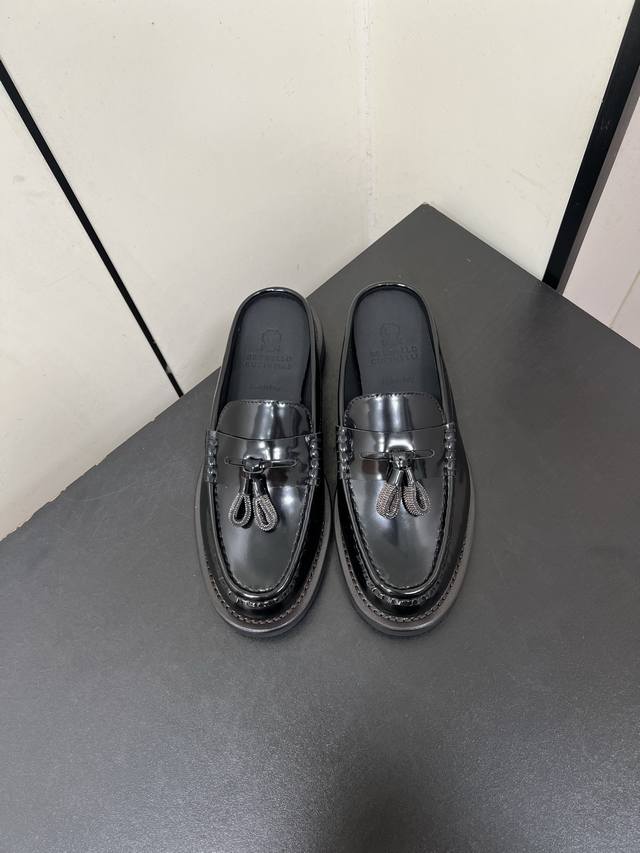 Brunello Cucinelli 新款Bc经典休闲鞋一脚蹬乐福鞋系列单鞋半拖穆勒鞋 Bc是意大利知名品牌，极简主义风格，复古又高级！简约又大气，属于非常耐看