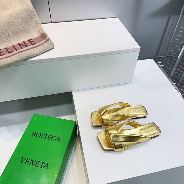 高品质出厂 ！顶级品质Bottega Veneta25春夏新款Bv Blink编织简易方头平底拖鞋系列！重工全真皮手工编织！ 简直Bv最新天花板啦 百搭春夏配色