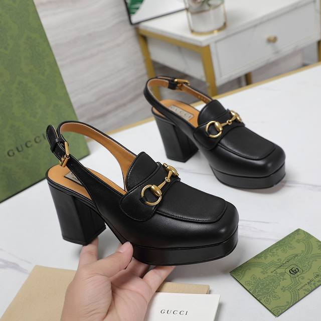 独家新款～ 高版本Gucci 春季新款女士马衔扣中跟凉鞋高跟鞋 走秀款，原版开发。为保证舒适度精心打磨鞋楦3个月之久。今年超流行防水台系列，Gucci也开始了这