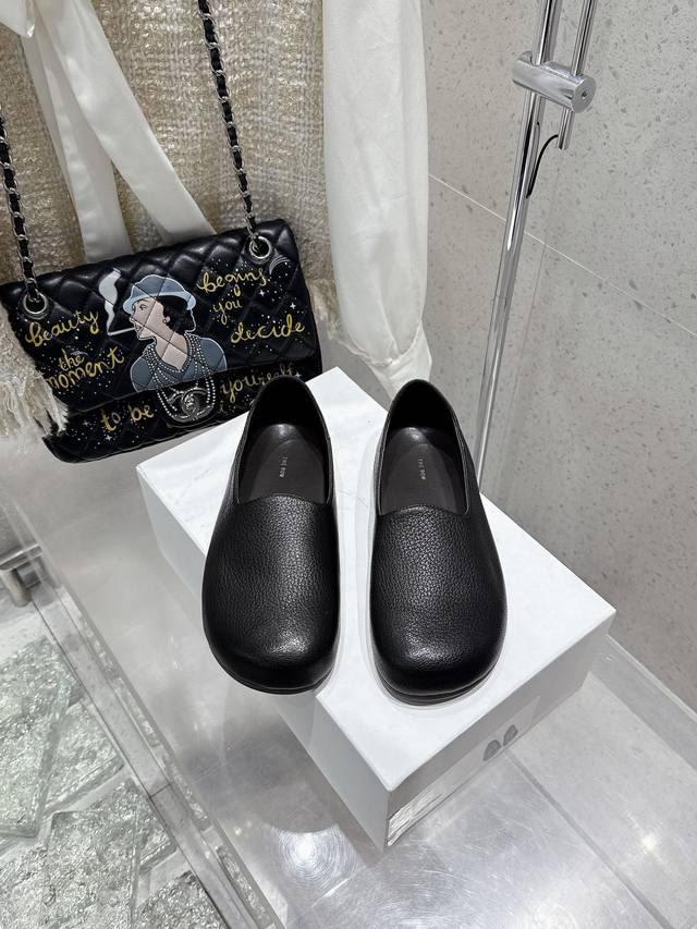 代购级 Therow 25Ss 春夏新款 乐福鞋 高级感的正确打开方式！简洁又时髦 做工精细 真的一定要入手 真的很绝 越是看似简单的款越考验做工 版型之最！