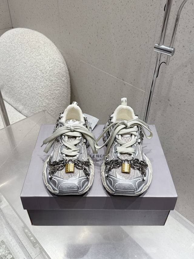 顶级版本 3Xl Sneaker系列 情侣款 链条 老爹鞋 运动鞋 原版购入开发 做货 3Xl Sneaker 整体鞋型汲取了 Tra和 Runner两款鞋型的