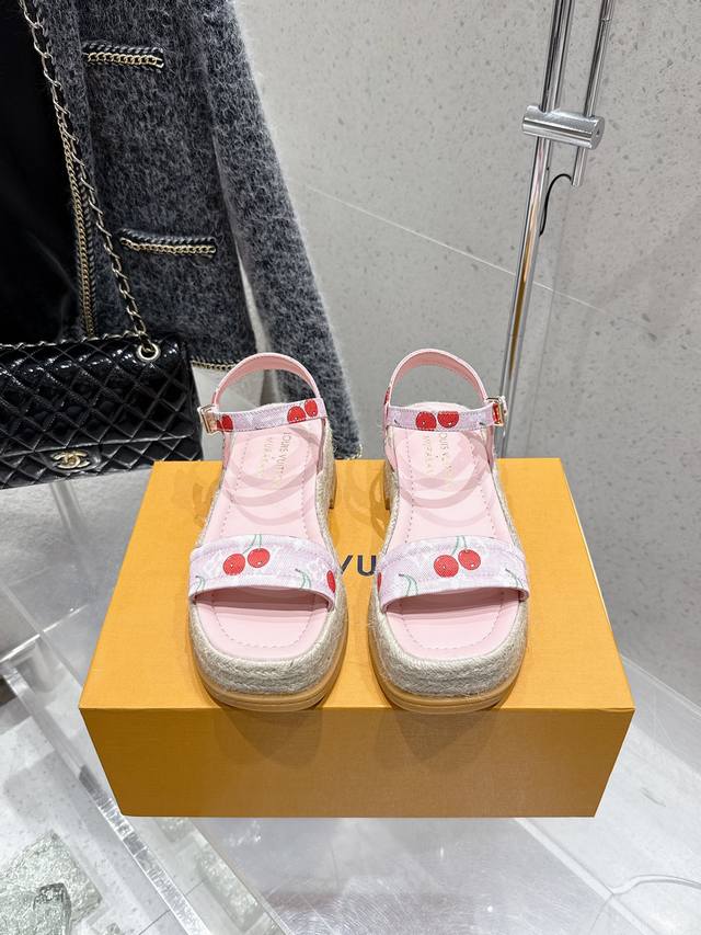 草编底出厂 25Ss春夏新款Louis Vuiteeon Lv Maya Flatform 凉鞋 樱桃系列 草编防水台厚底凉鞋 本款 Maya Flatform