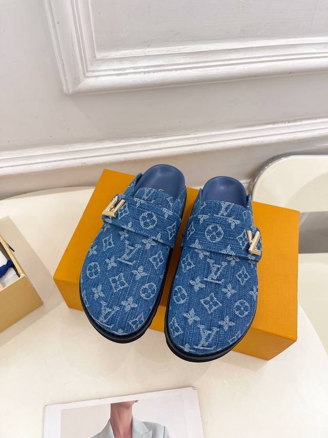 橙子出厂价P Lv 半拖 路易威登 专柜主打最新款 Cosy Comfort丹宁布穆勒拖鞋硬货上新 Bs代购级别！高级感十足！国内外博主刷爆的一款，复古又时髦