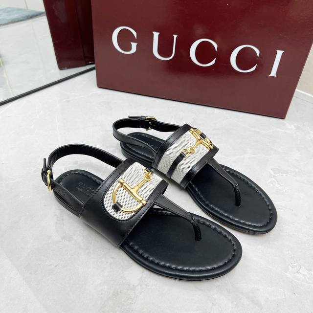 拖鞋 凉鞋 Gucci 古驰 25Ss最新夹趾拖鞋凉鞋 这款颇具辨识度 经典大D马衔扣细节，尽显别样魅力，设计融合传统灵感与现代百搭风格，优雅点缀造型 面料：牛