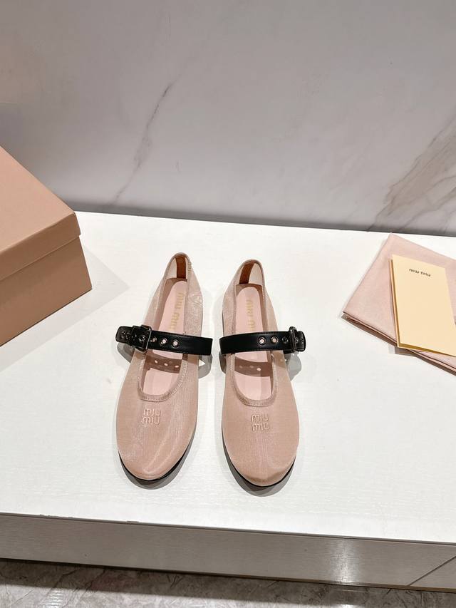 出厂 、高品质出厂！顶级品质Miumiu 缪缪25夏季新品玛丽珍芭蕾舞跳舞鞋平底简易单鞋奶奶鞋！ 满满的少女心，款式设计可爱优雅不乏美艳色彩，简简单单又藏着小心