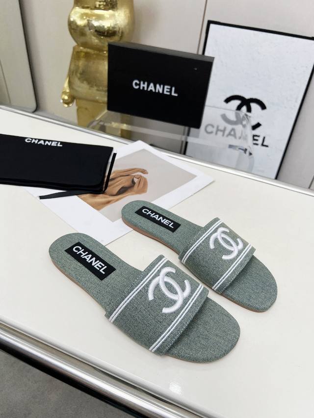 Chanel 香奈儿 新款 拖鞋 官网专柜，面料羊皮、内里绵羊皮，垫脚山羊皮，3色任选，35－42码，真皮底