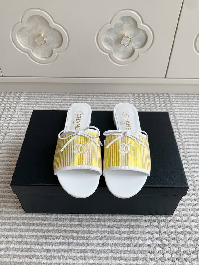 代购级Chane*小香 25新品双C蝴蝶结条纹平底拖鞋 鞋面定制印花料 内里羊皮 真皮大底 专柜顶级包装！ Size:35-39 40 41定做不退换