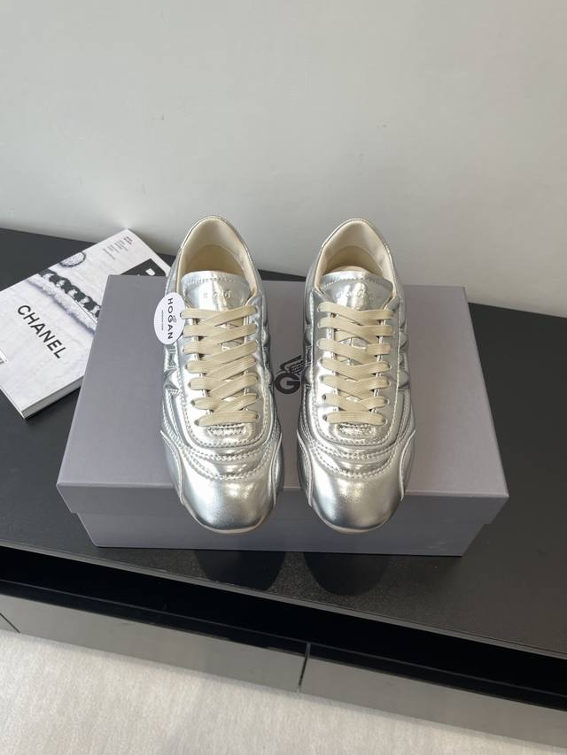 女 男 Hogan 霍根 25Ss春夏新品 复古休闲 阿甘鞋 德训鞋 运动鞋 实在是太美太好穿太舒服太百搭啦 鞋子很轻便 逛街暴走户外运动零压力 混搭拼接面料