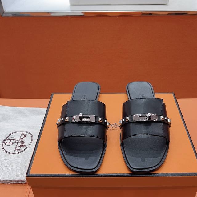 Hermes... 平底拖鞋 2025新品+爆款系列 真皮大底，独家开模五金扣，进口牛皮 春夏拼色兼具颜值舒适度的单品！ 渠道货源 女码35-39 可订做40