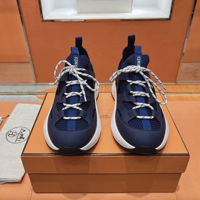 Herme S Ss25New Arrival～ 专柜大热情侣款，H家配货首选鞋履！ 是爱马仕经典款 每一季都会出很多颜色 绝对是最值得买的配货之一 有遇到的男