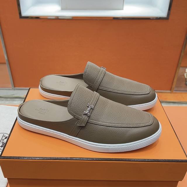 Herme S Ss25New Arrival～ 专柜大热情侣款，H家配货首选鞋履！ 是爱马仕经典款 每一季都会出很多颜色 绝对是最值得买的配货之一 有遇到的男