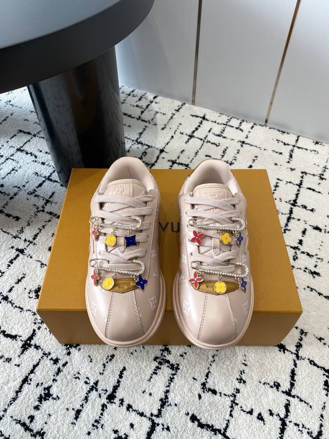出厂女款 ，男款 配饰+130 Louis Vuitton 25Ss新品 萌嘟嘟的运动鞋 Pharrell Williams与Louis Vuitton合作推出