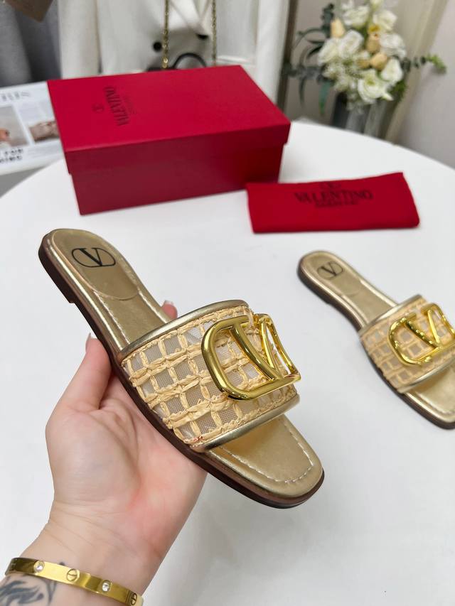 出厂价P 真皮底40 Valentino.华伦天奴 最新系列 手工编织细节完美 非常亮眼的走秀系列推出 码数：35一43
